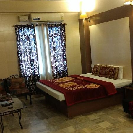 Hotel Golden Deluxe Jaipur Eksteriør bilde