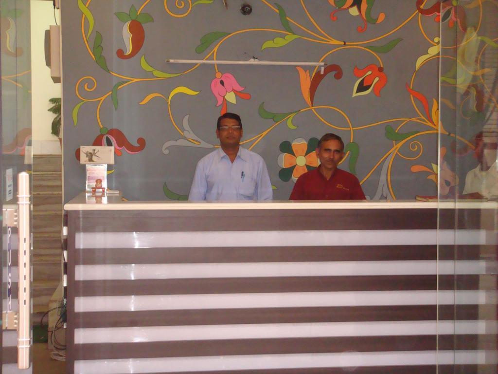 Hotel Golden Deluxe Jaipur Eksteriør bilde