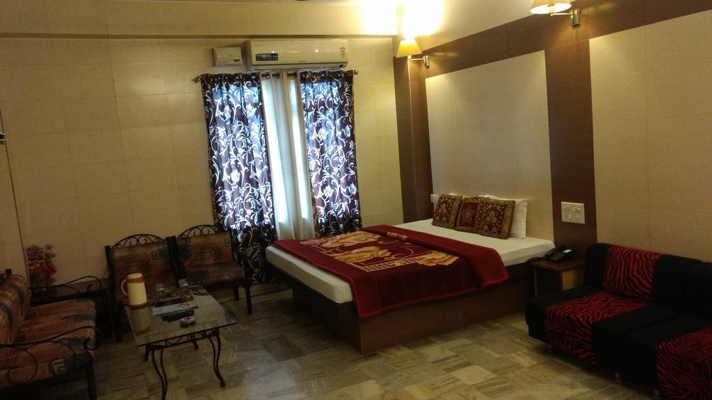 Hotel Golden Deluxe Jaipur Eksteriør bilde