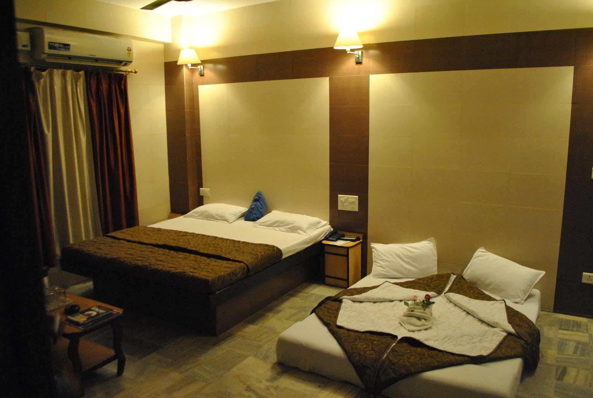 Hotel Golden Deluxe Jaipur Eksteriør bilde