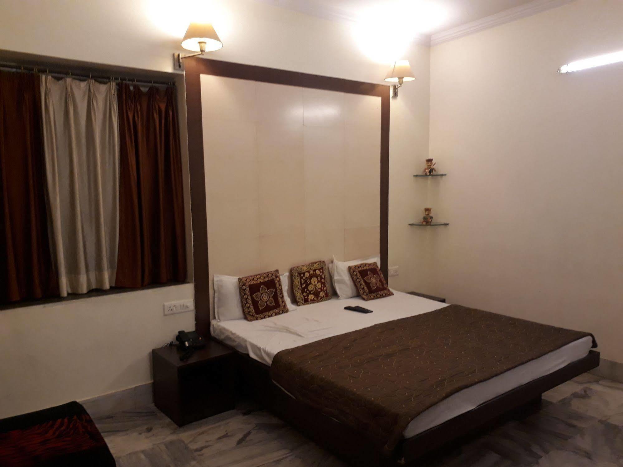 Hotel Golden Deluxe Jaipur Eksteriør bilde