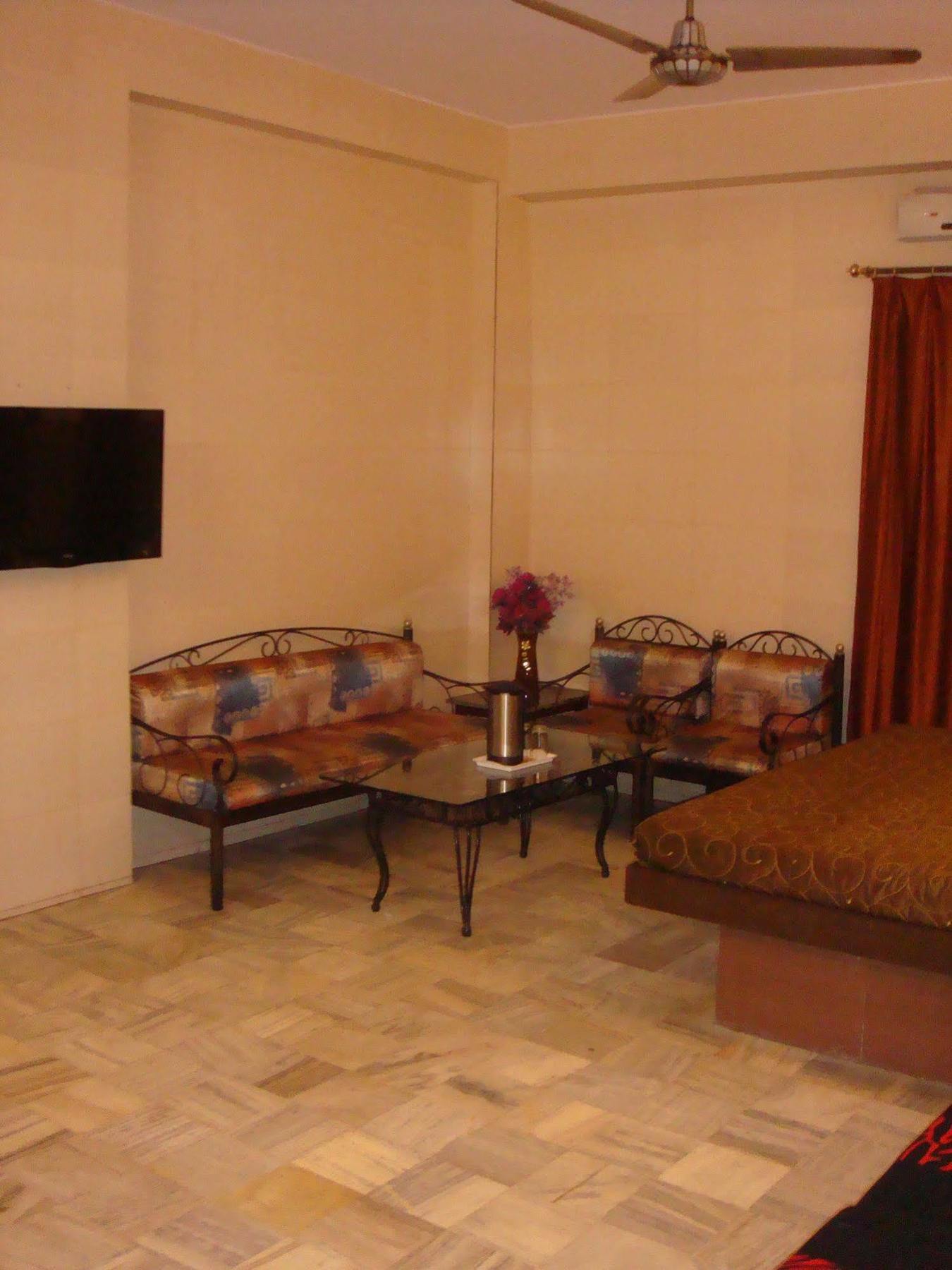 Hotel Golden Deluxe Jaipur Eksteriør bilde